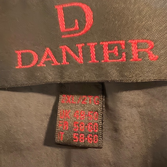 Danier, size 2XL, 100% genuine leather black jacket, biker rockstar - Picture 3 of 10